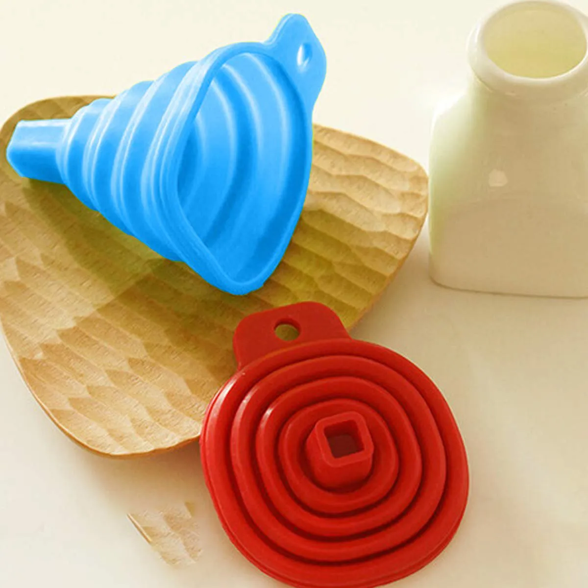 0826 Foldable Kitchen Collapsible Funnel for Water Bottle Liquid Transfer Food Grade Funnels Set (Big)