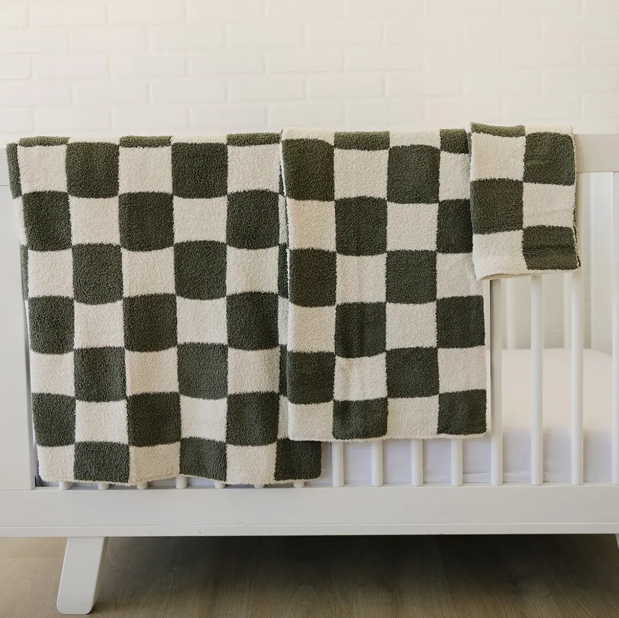 Mebie Baby - Plush Children's Blanket in Green Checkers 45"x60"